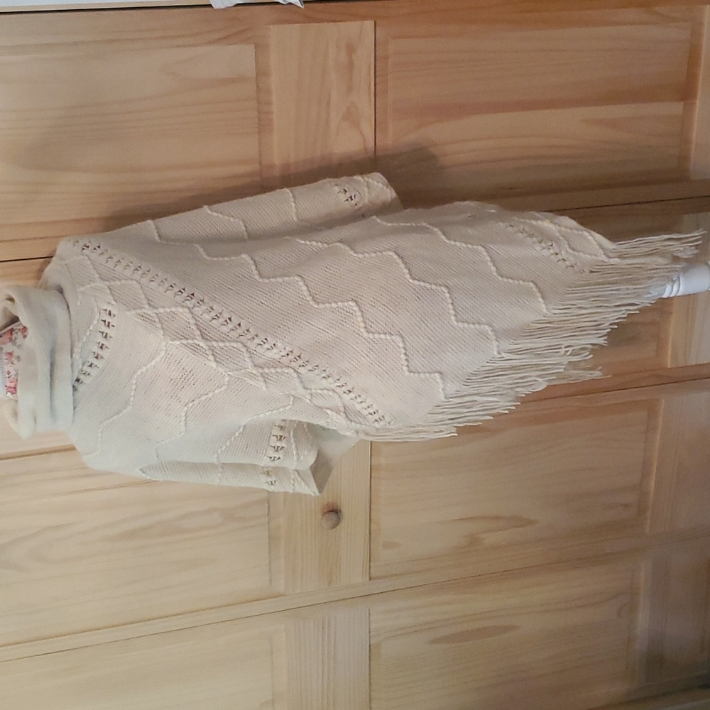 ⭐Demdaco poncho